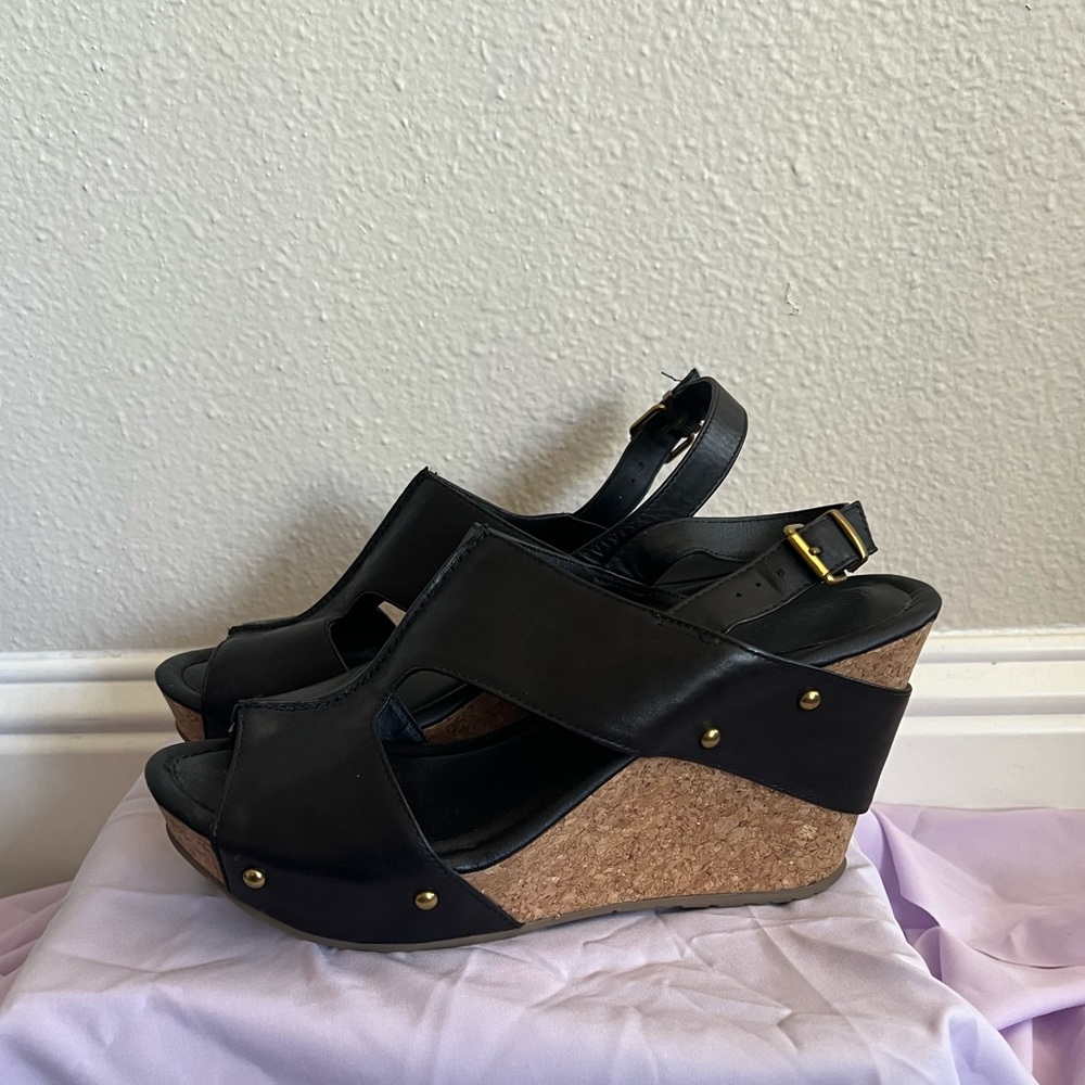 Kenneth Cole Reaction Black Wedges